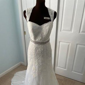 Ivory Cap Sleeve Lace Wedding Dress with Keyhole Back